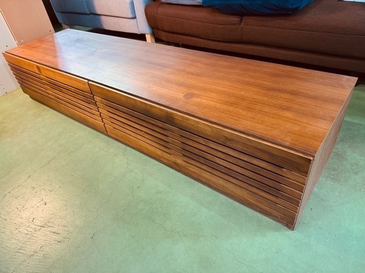 大型テレビもスッキリ置けるテレビボード（商品番号11216）