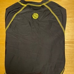 SKINS スポーツウェア　メンズS sizeの画像