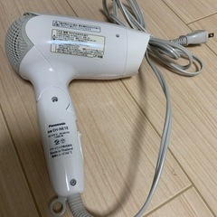 パナソニックドライヤー　イオニティー　1200w 白の画像