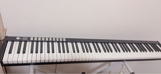 で電子ピアノ