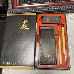 お箱、小さなお習字道具などの画像
