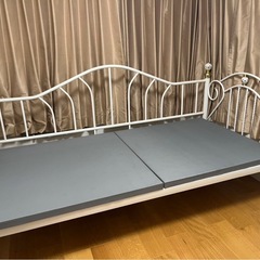 ベッドフレームの画像