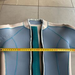 ④タッパー 水色と白 フロントジッパーの画像