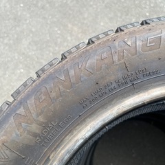 スタッドレスタイヤの画像