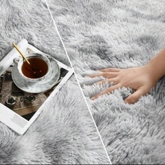 新品未使用　ふわふわソフトカーペット、滑り止め付きプラッシュカーペットの画像