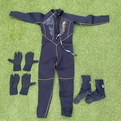 【断捨離】サーフィンウェットスーツ等一式まとめて　の画像