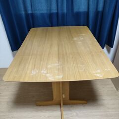 ダイニングテーブルの画像
