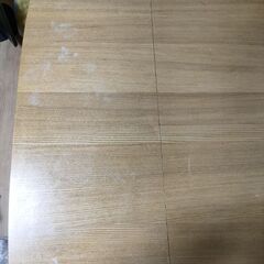 ダイニングテーブルの画像