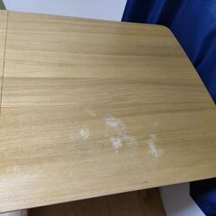 ダイニングテーブルの画像