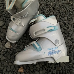 ジュニアスキーブーツ　24センチの画像