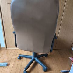 オフィスタイプの椅子の画像