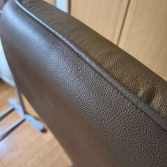 オフィスタイプの椅子の画像