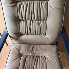 オフィスタイプの椅子の画像