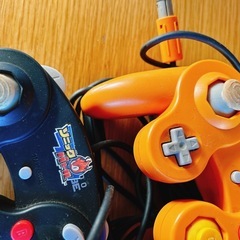 ゲームキューブ コントローラー×3 メモリーカード×2 じジャンクの画像