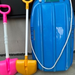 子供用スコップとソリ
の画像