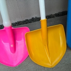 子供用スコップとソリ
の画像