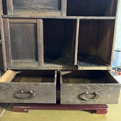 レトロな茶箪笥の画像