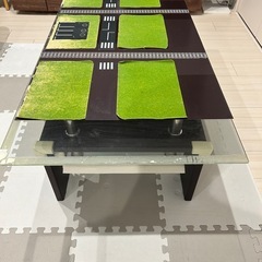 トミカ　手作りプレイマット　ローテーブルの画像