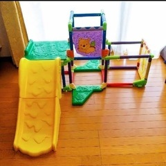 タカラトミー くまのプーさん たためるジム
の画像