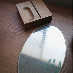 【ウッドスタンド付き】おしゃれ卓上真鍮ミラーの画像