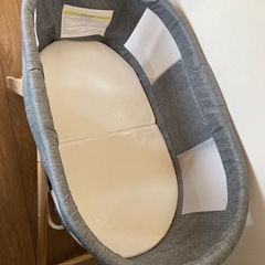 処分間近！折りたたみベビーベッドの画像