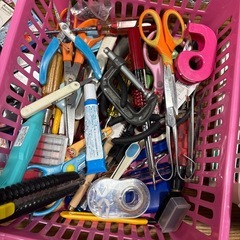 工具　ハサミ　ドライバー　メジャーなどごちゃごちゃまとめてまとめての画像