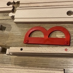 木製レールと電車セットの画像