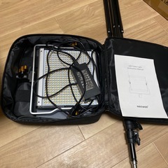 NEEWER ライト　スタンドの画像