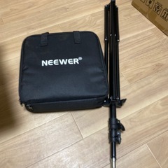 NEEWER ライト　スタンドの画像