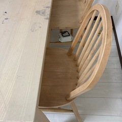 落書きあり、4人用ダイニングセットの画像