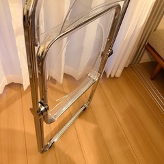 折りたたみイス　クリア　透明の画像