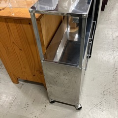 ロ2511-376 ステンレスラック ゴミ箱付 キャスターあり 中古の画像