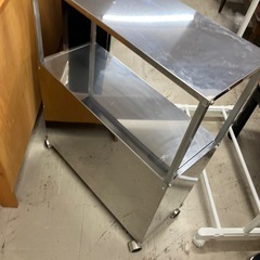 ロ2511-376 ステンレスラック ゴミ箱付 キャスターあり 中古の画像