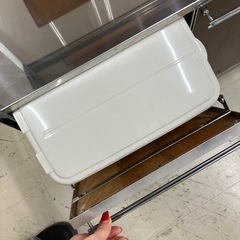 ロ2511-376 ステンレスラック ゴミ箱付 キャスターあり 中古の画像