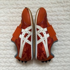 16センチ アシックス 恐竜 オレンジ キッズシューズ スニーカーの画像