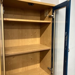 O2511-377 カントリー調キッチンボード ブルー 中古 内側テープ跡ありの画像