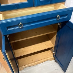 O2511-377 カントリー調キッチンボード ブルー 中古 内側テープ跡ありの画像