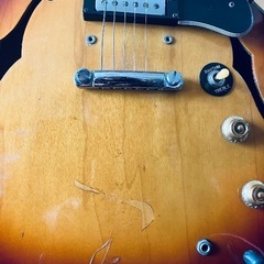 お話し中　セミアコギターの画像