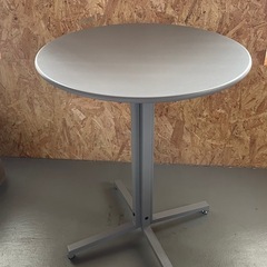 丸テーブルの画像