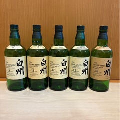 色々なウイスキーの空き瓶の画像