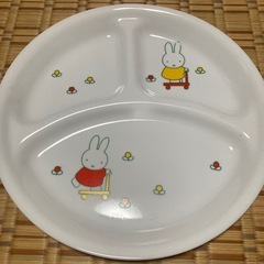 お子様用食器の画像