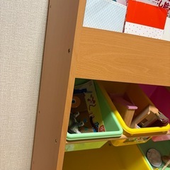 おもちゃ収納棚の画像