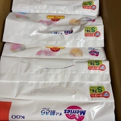 おむつ　Sサイズ　テープ　4袋セットの画像