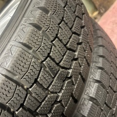 スタッドレスタイヤ155/65r14 軽自動車　バリ溝の画像