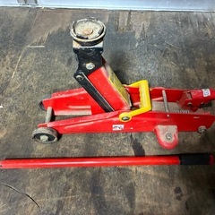 ガレージジャッキ　油圧ジャッキ　2トン タイヤ交換、整備などにの画像