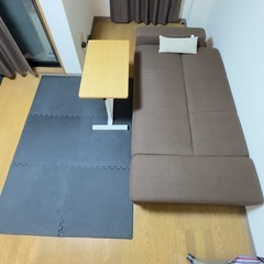 【まとめセット】ニトリソファーベッド＋昇降テーブル＋ジョイントマット6枚の画像