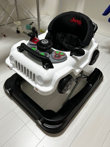 早い者勝ち　
JEEP 歩行器