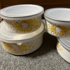 キティーちゃんのホーロータッパー4点の画像