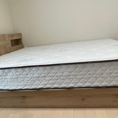 サータ　クイーンベッド・ベッドフレームセットの画像