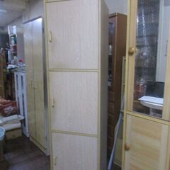 扉付き収納庫です。どちらも無料です、 建物解体に伴い処分です。の画像